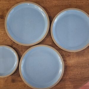 Blue and Tan Dinner Plate Set